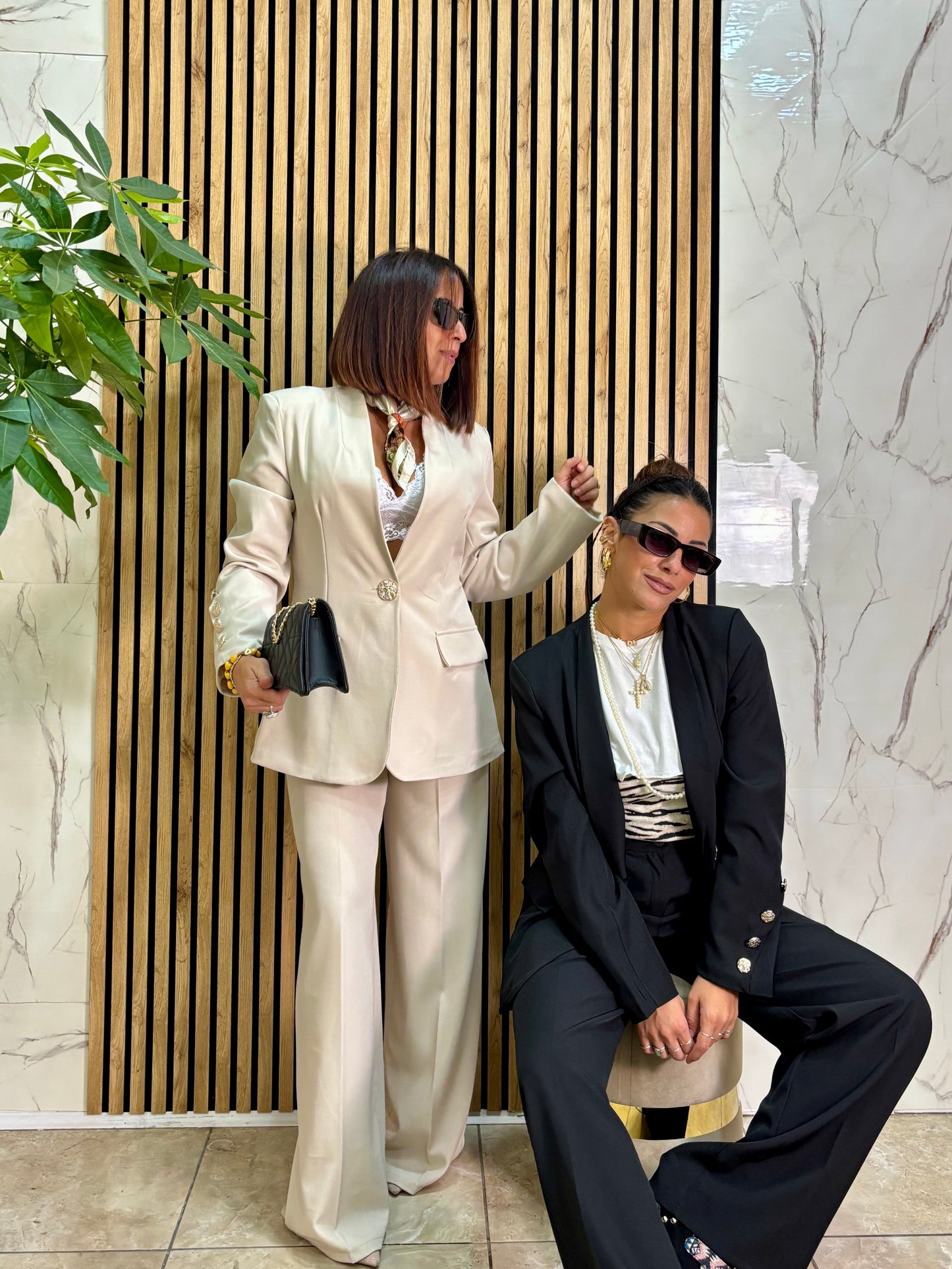 Tailleur Sisters