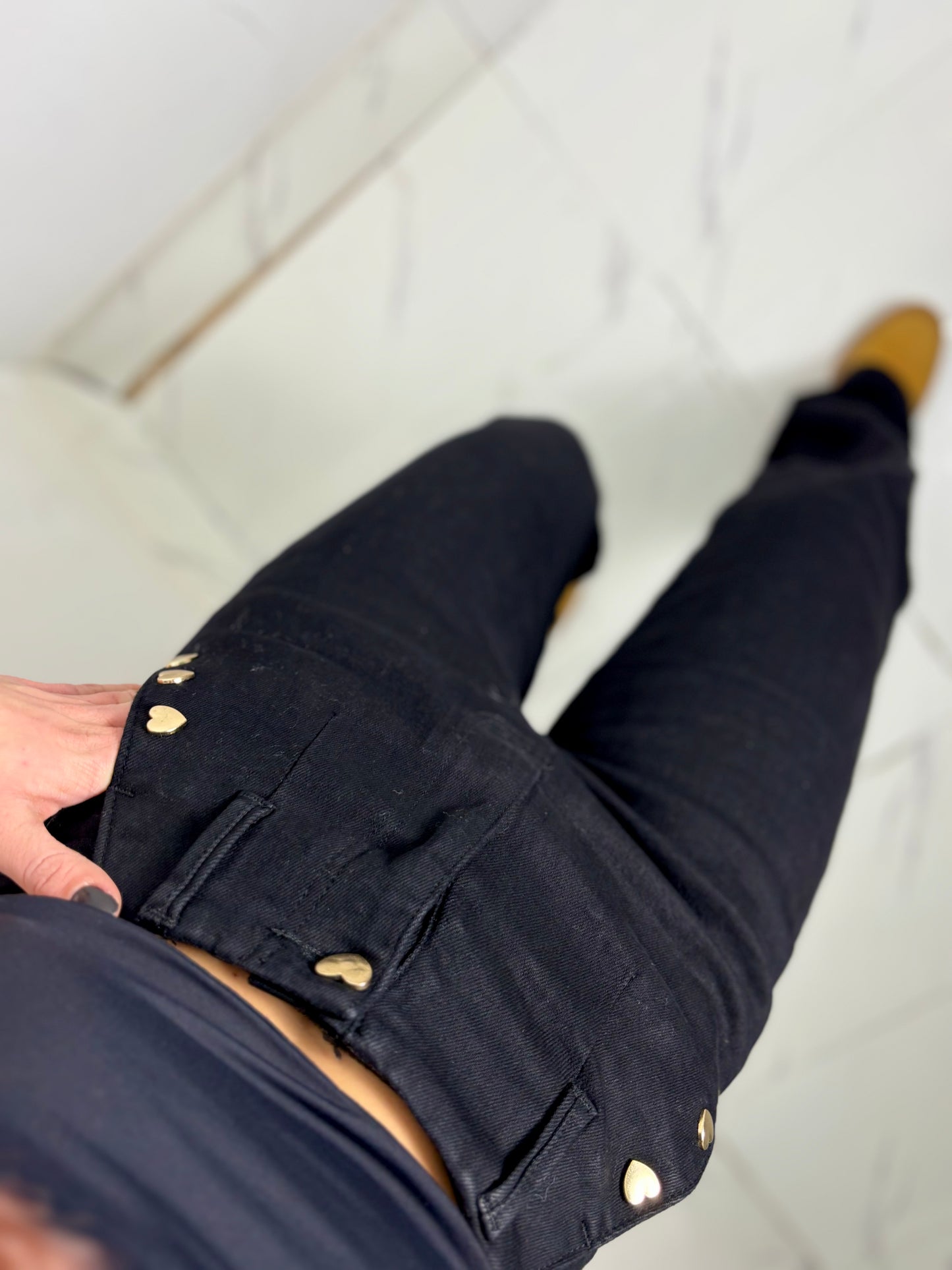 WIDE BLACK