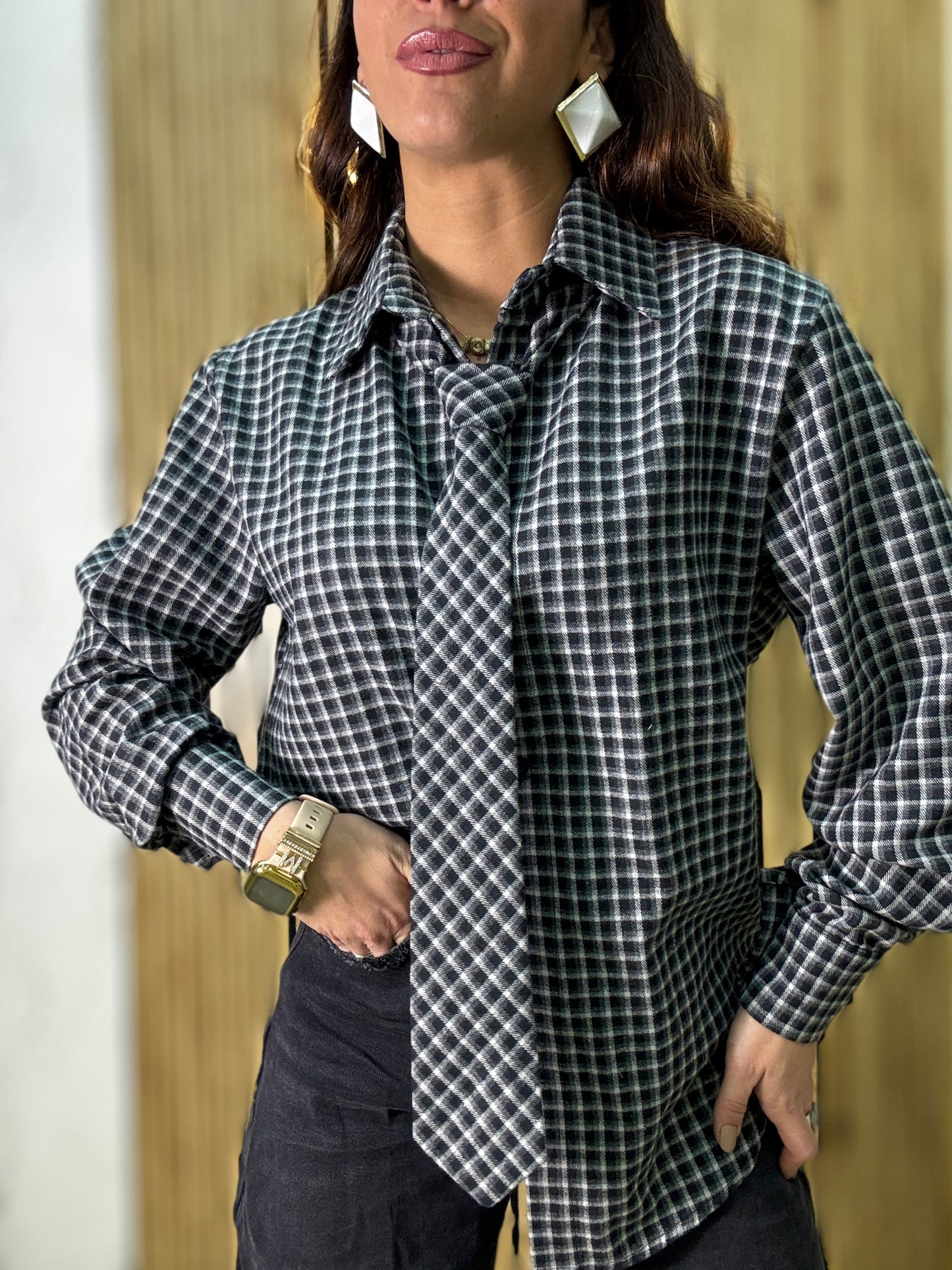 Camicia quadri con cravatta